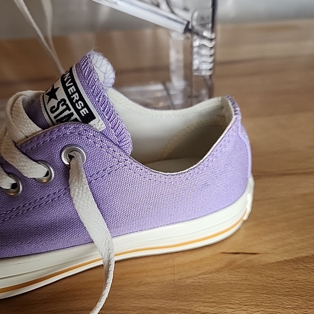 Converse Chuck Taylor All Star Low Lavender 165693C Canvas Sneakers Women 6.5 - Picture 3 of 9